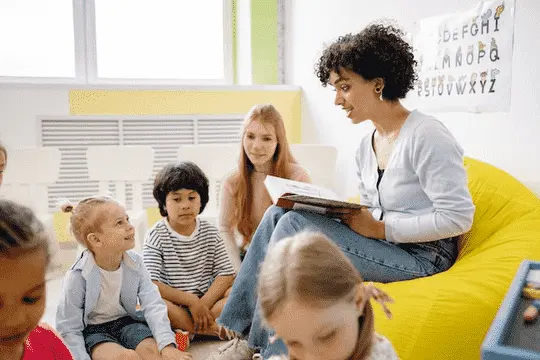 Preschool Worksheet - Pick the right word