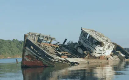 wrecked ship - Robinson Crusoe